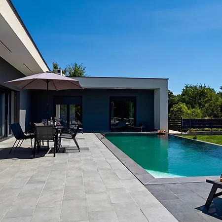 Inna Villa Maruzini
