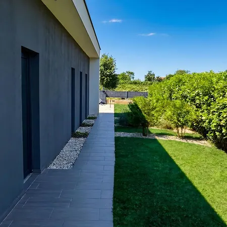 Inna Villa Maruzini